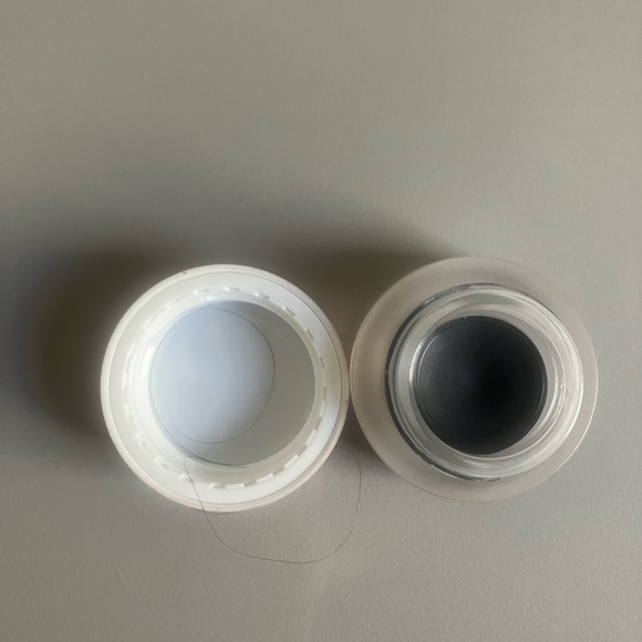 Makeup Revolution Gel Eyeliner Pot - Picture 7 of 7